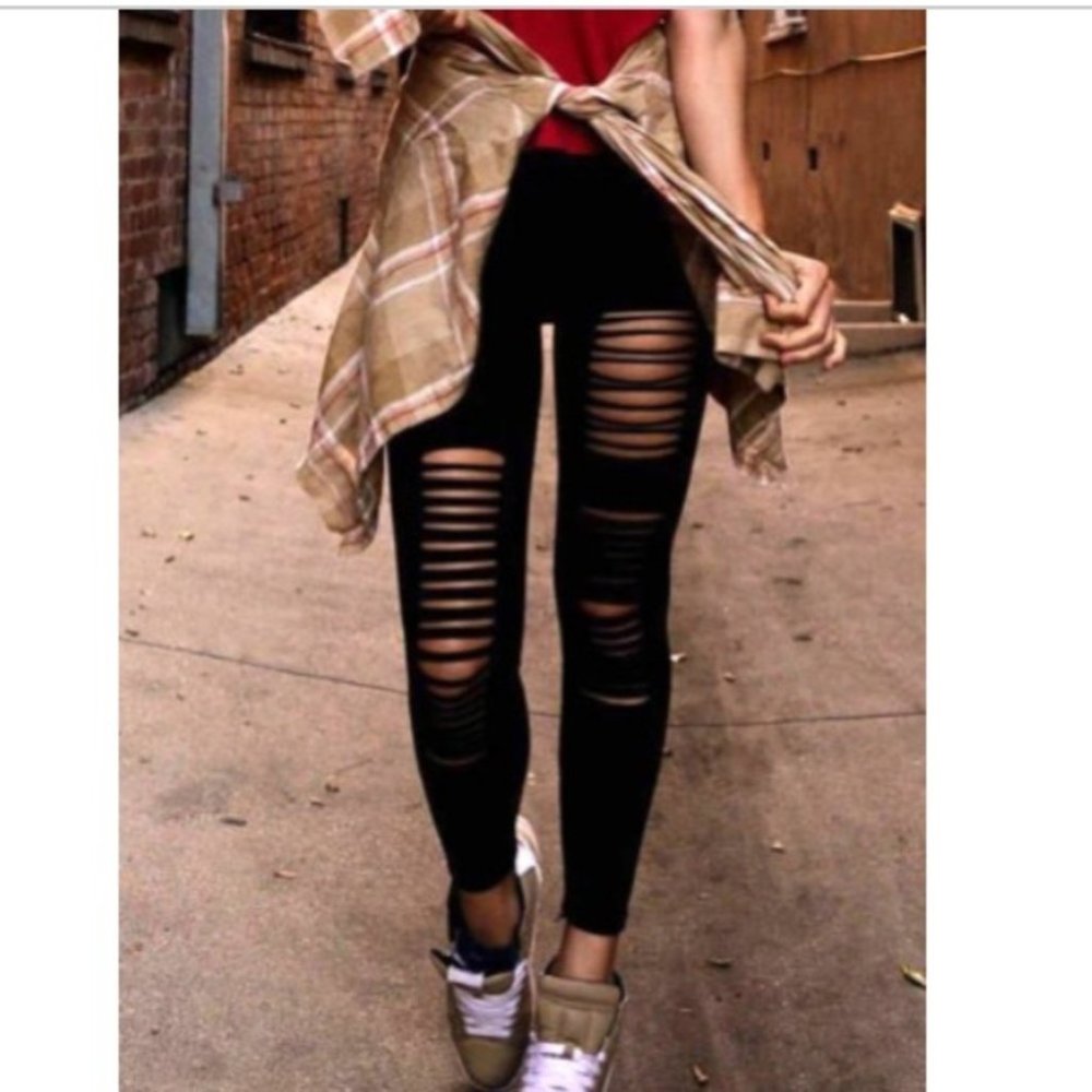 69. 💜☀️Luna Distressed Leggings☀️